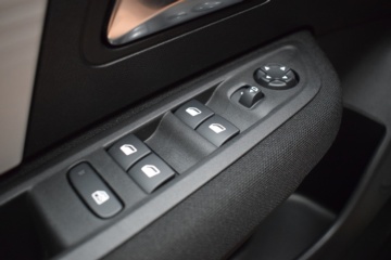 CITROEN C4 PLUS Hybrid 145cv e-DCS6 - Ítem14