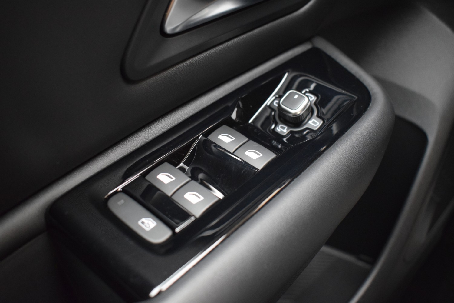 CITROEN C5 X SHINE PureTech 132kW (180CV) S&S EAT8 - Ítem14