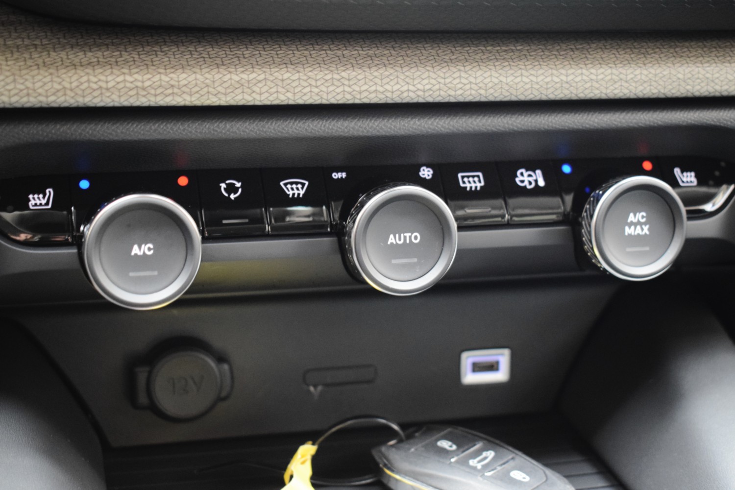 CITROEN C5 X SHINE PureTech 132kW (180CV) S&S EAT8 - Ítem17