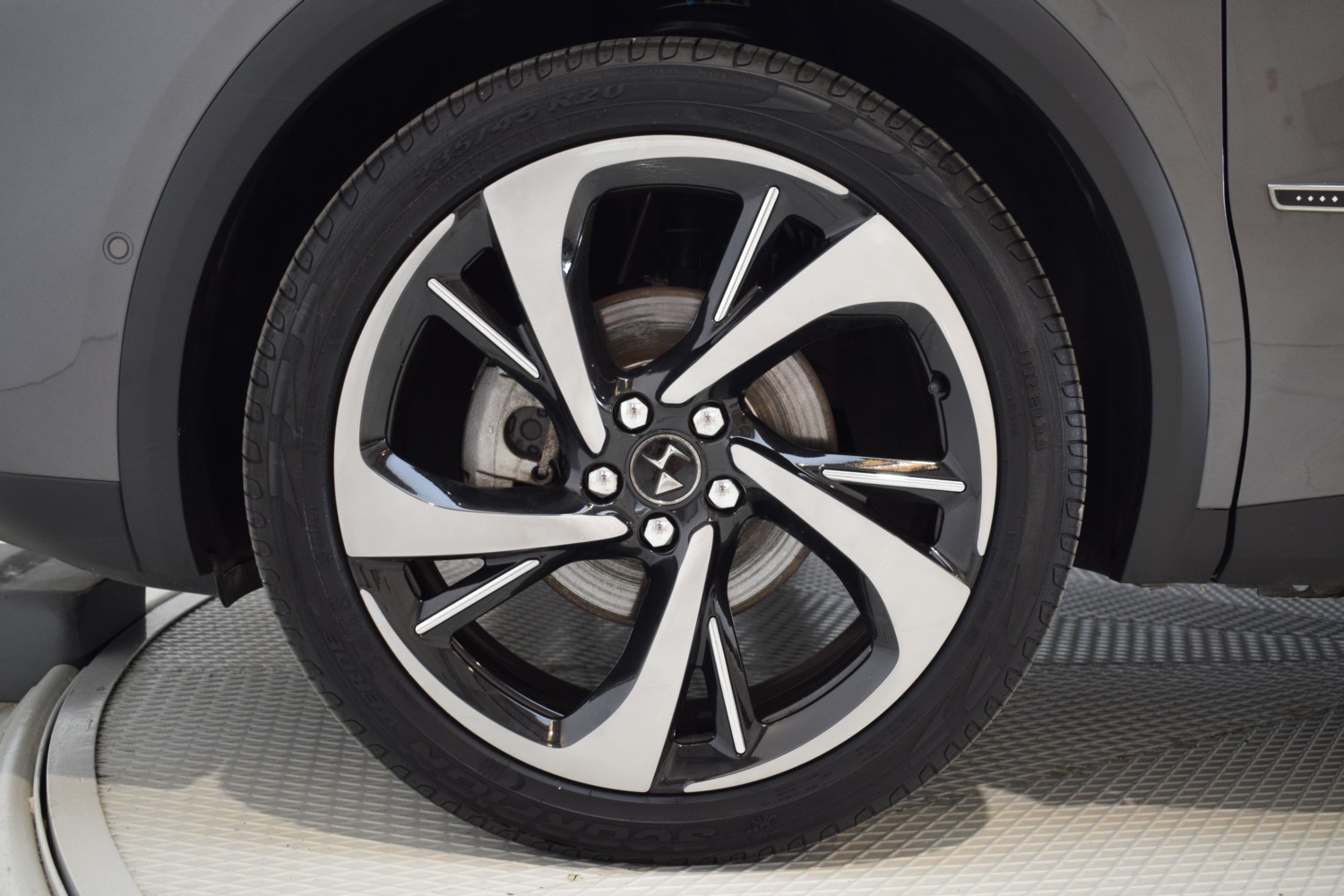 DS 7 CROSSBACK GRAND CHIC 1.6 TURBO 225 CV EAT8 - Ítem9