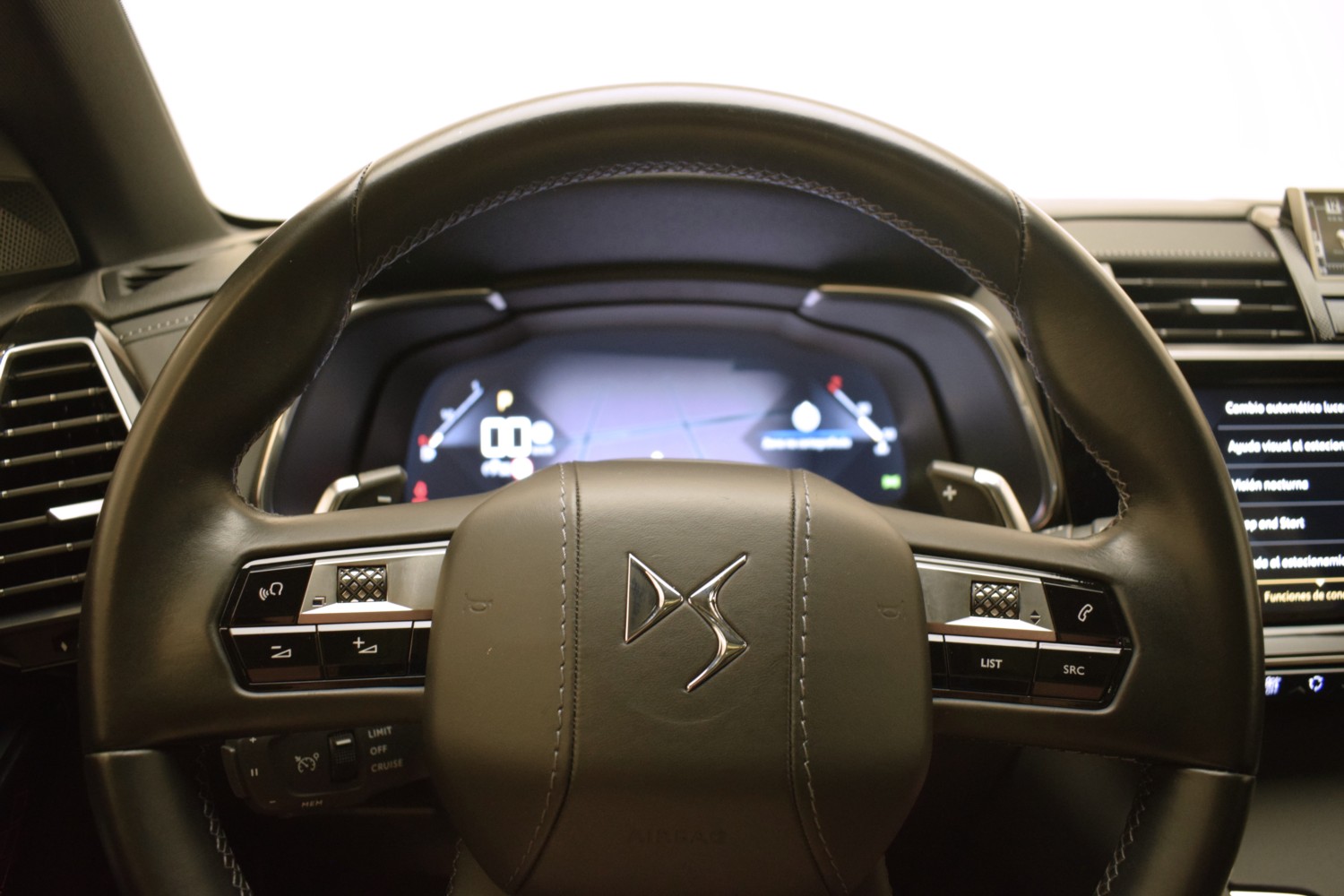 DS 7 CROSSBACK GRAND CHIC 1.6 TURBO 225 CV EAT8 - Ítem11