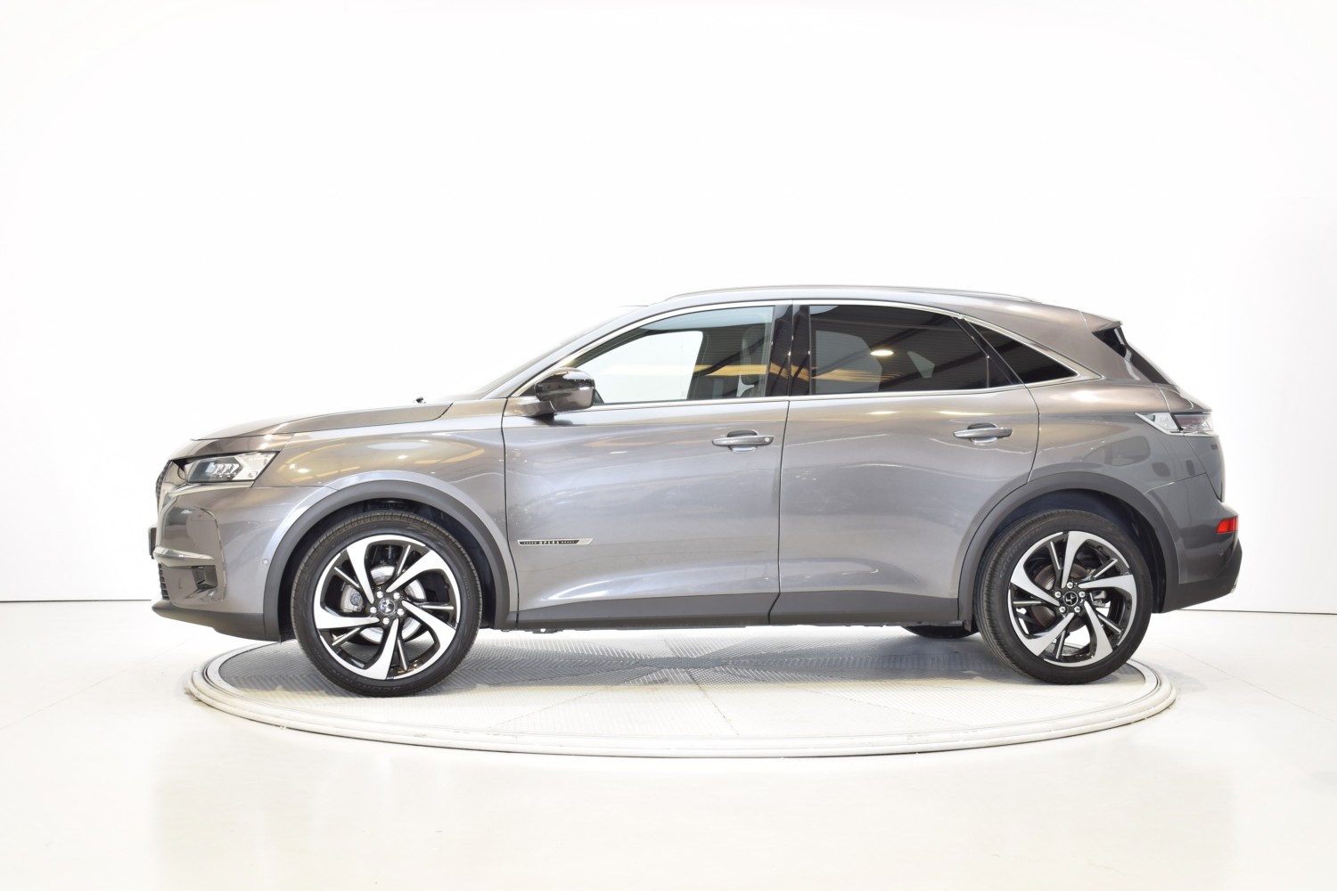 DS 7 CROSSBACK GRAND CHIC 1.6 TURBO 225 CV EAT8 - Ítem1
