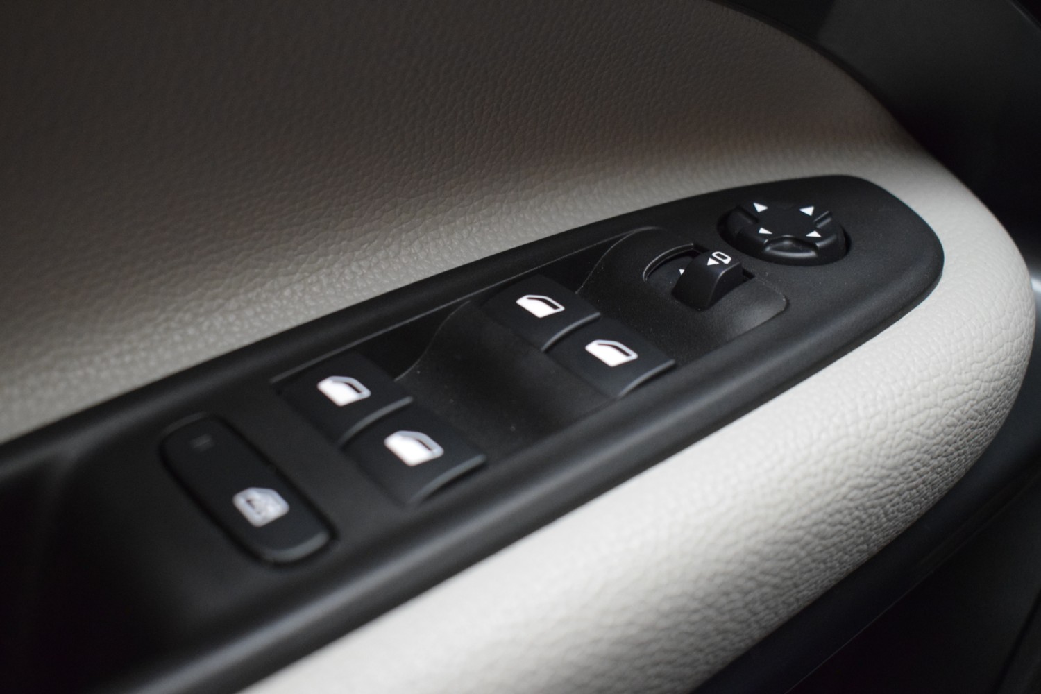 FIAT 600 LA PRIMA 600 MHEV 1.2 74kW (100CV) DDCT - Ítem15