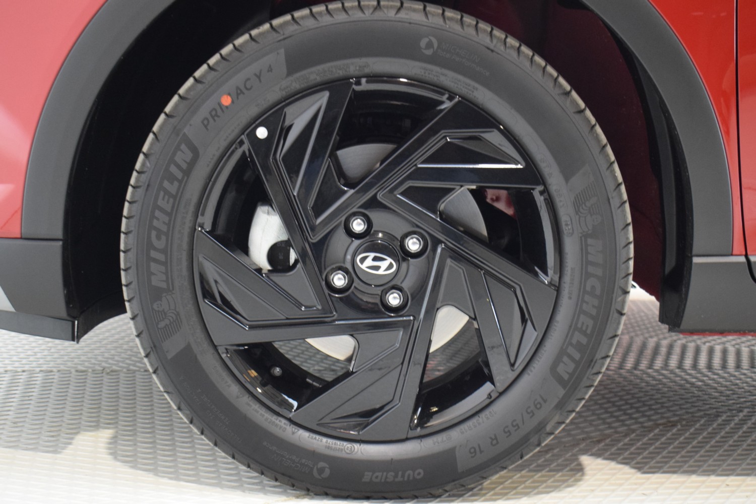 HYUNDAI BAYON BLACK LINE 1.0T 66kW (90CV) - Ítem9