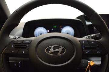 HYUNDAI BAYON BLACK LINE 1.0T 66kW (90CV) - Ítem11