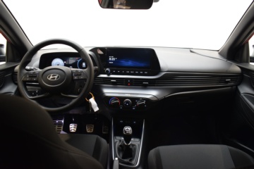 HYUNDAI BAYON BLACK LINE 1.0T 66kW (90CV) - Ítem13