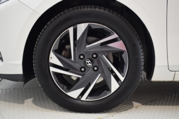 HYUNDAI i20 KLASS 1.0 TGDI 74kW (100CV) 48V - Ítem9