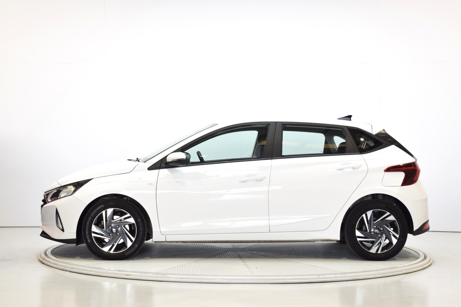 HYUNDAI i20 KLASS 1.0 TGDI 74kW (100CV) 48V - Ítem1