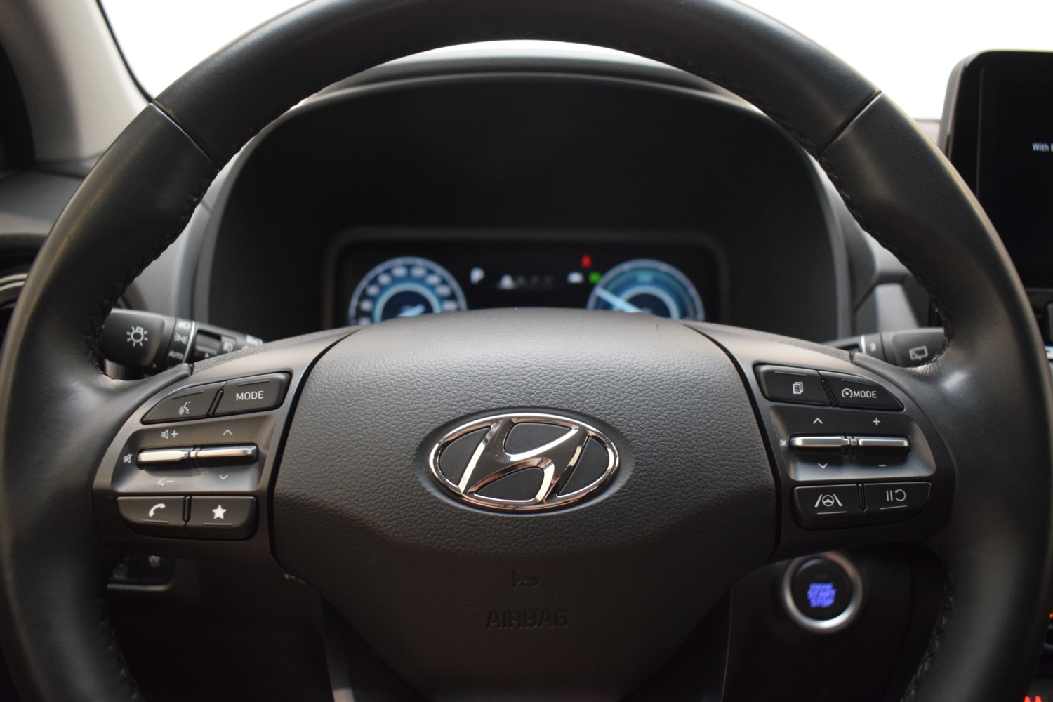 HYUNDAI KONA TECNO 2C HEV 141CV - Ítem10