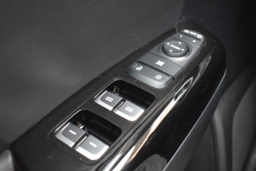 KIA SPORTAGE GT Line Essential 1.6 MHEV 136CV 4X2 - Ítem14