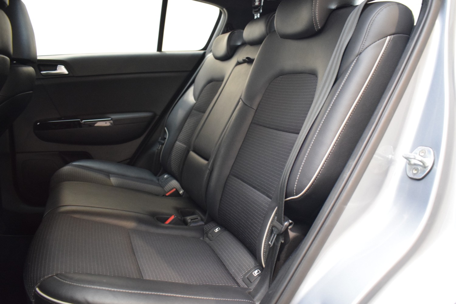 KIA SPORTAGE GT Line Essential 1.6 MHEV 136CV 4X2 - Ítem22