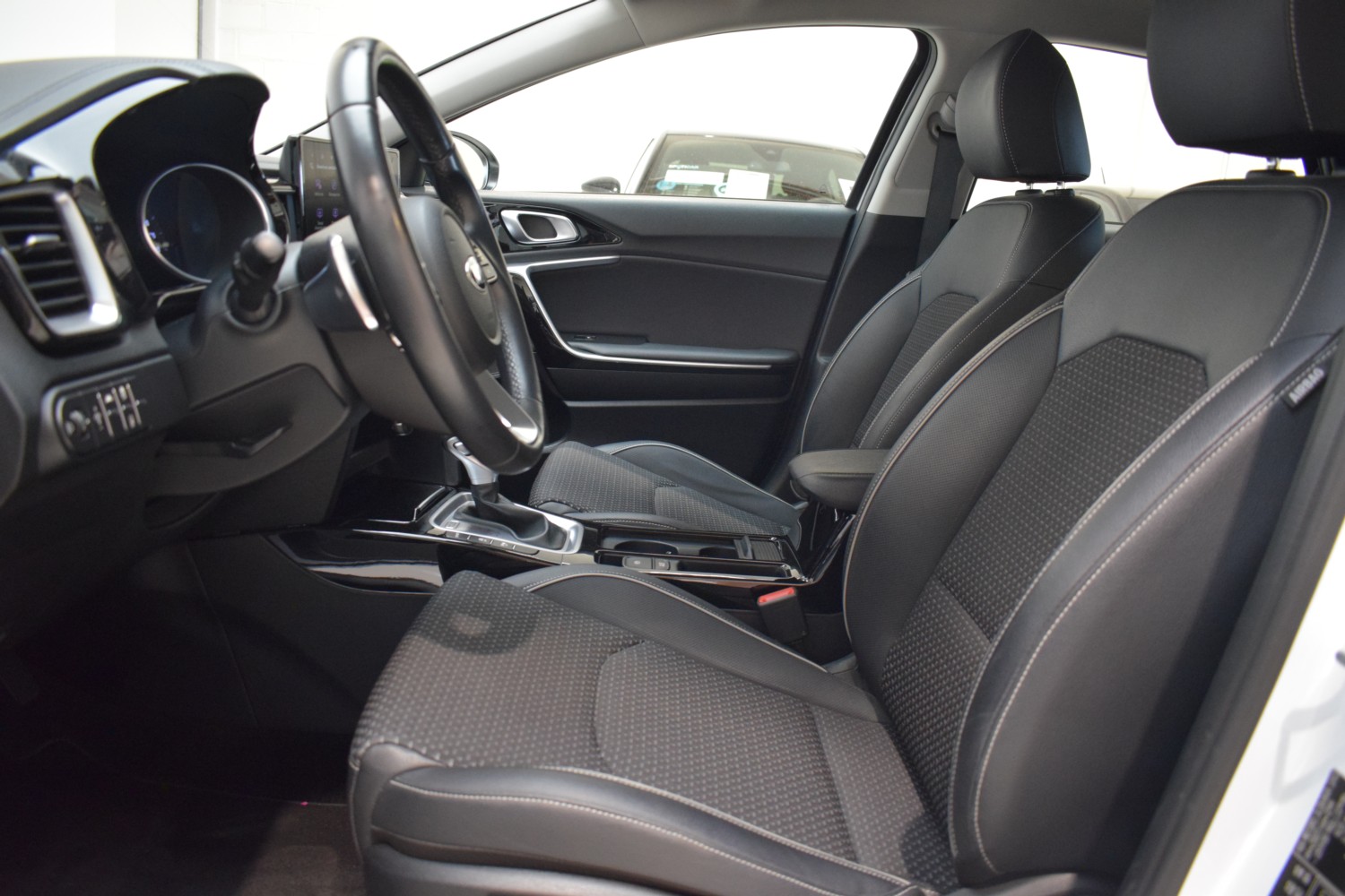 KIA TECH XCEED 1.6 CRDI (136CV) DCT - Ítem21