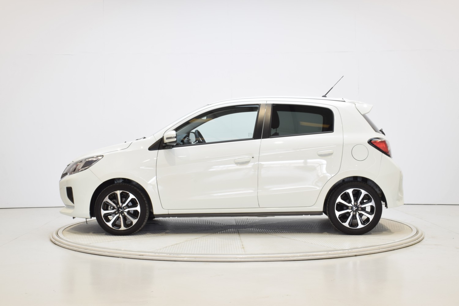 MITSUBISHI SPACE STAR MPI KATEKI 1.2 70CV - Ítem1