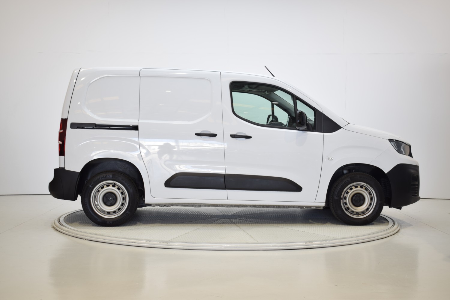 PEUGEOT Partner Furgon 1.5 BlueHDI S&S Standard 600kg 100CV - Ítem5