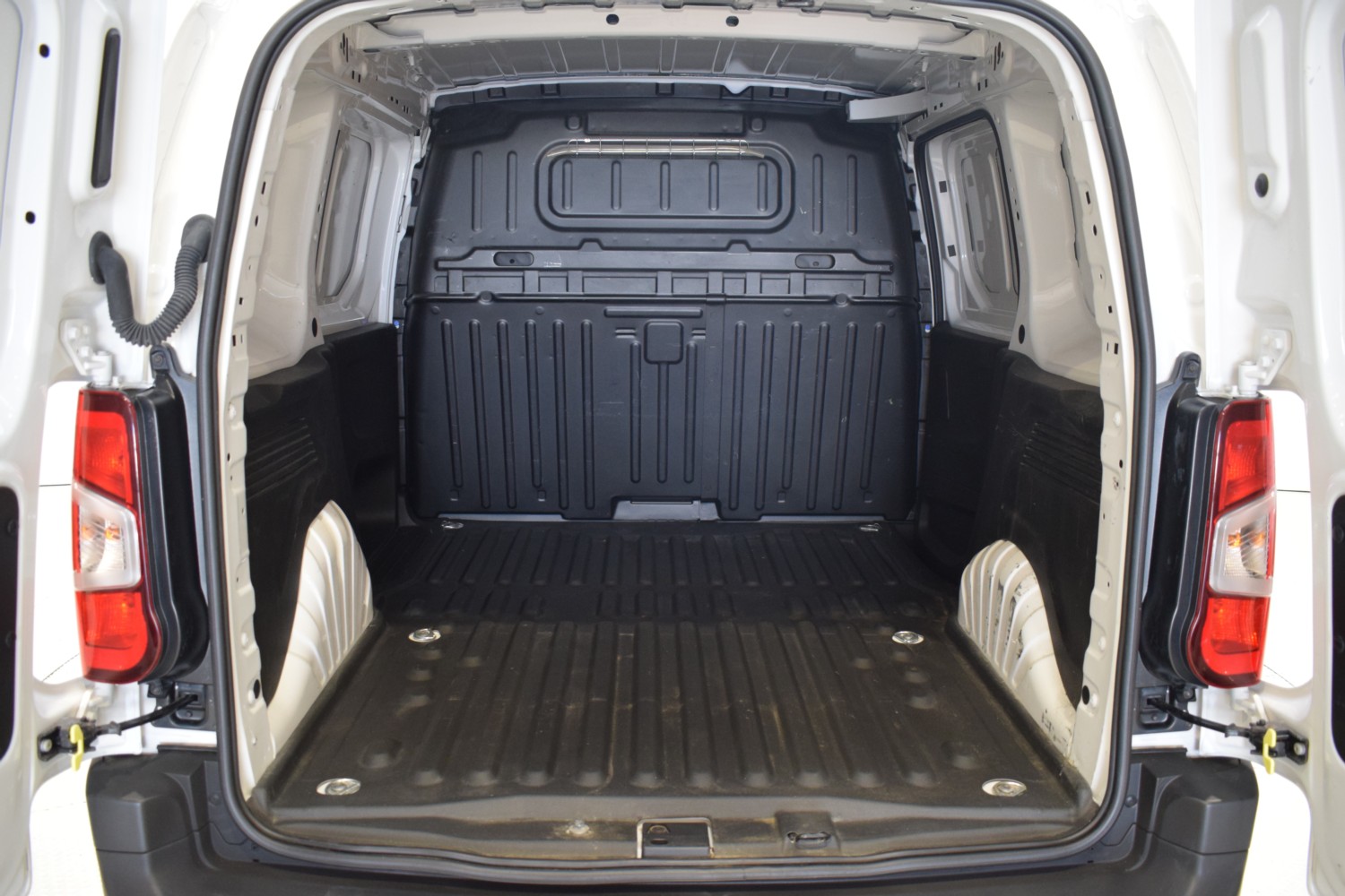 PEUGEOT Partner Furgon 1.5 BlueHDI S&S Standard 600kg 100CV - Ítem8