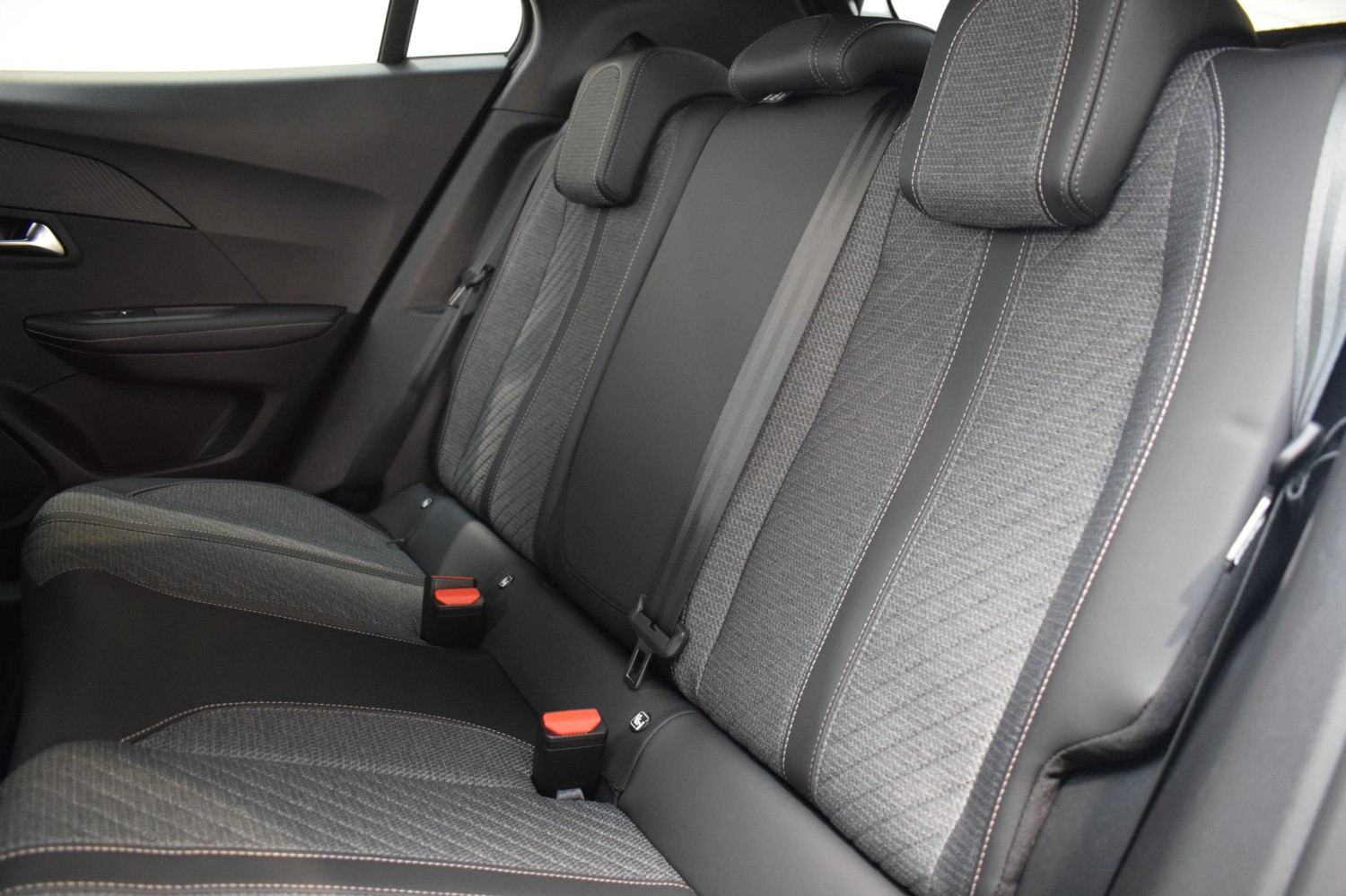 PEUGEOT 2008 ALLURE Puretech 100 S&S 6 Vel. MAN - Ítem22