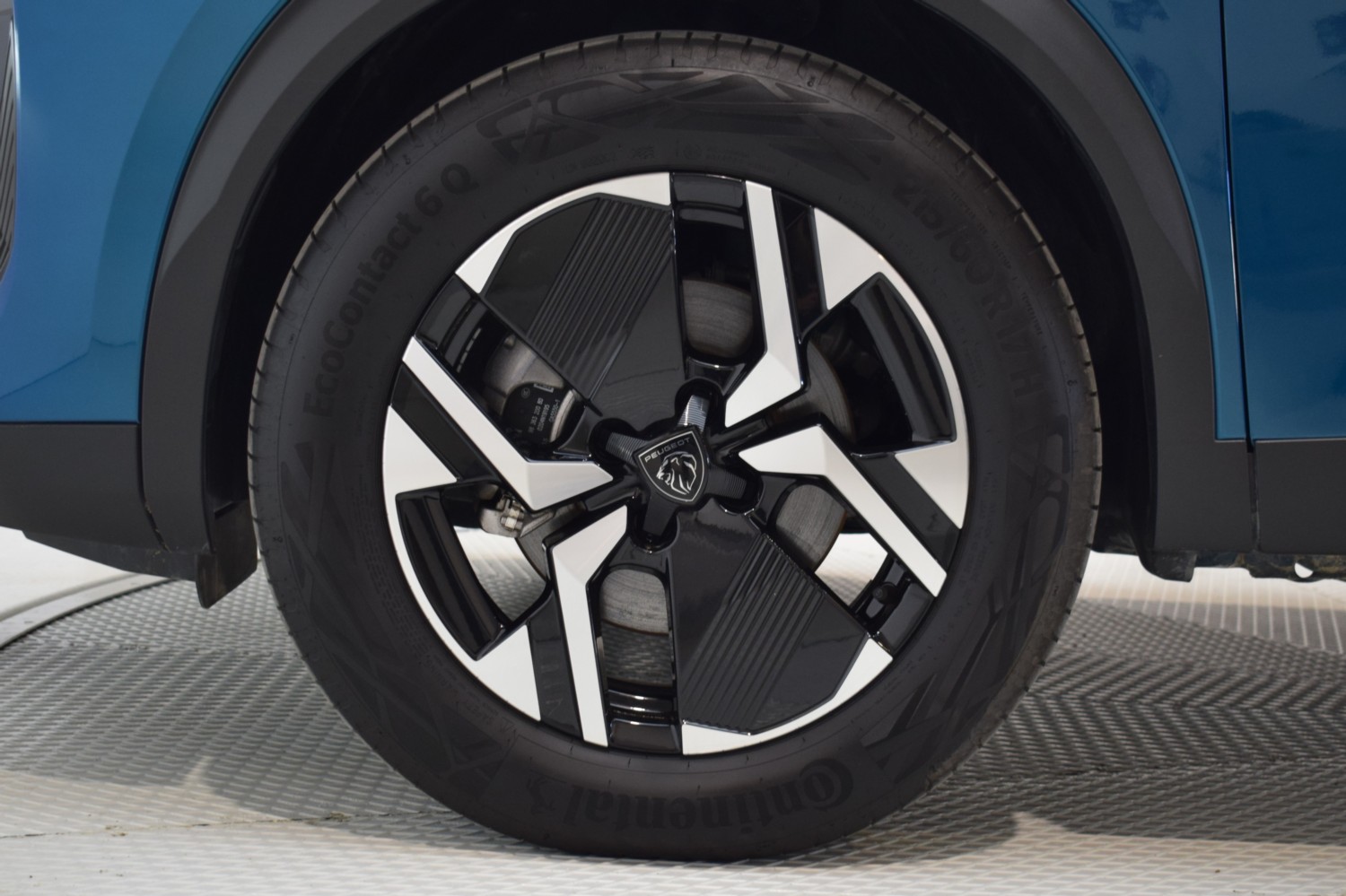 PEUGEOT 2008 ALLURE N2008 Hybrid 145 eDCS6 - Ítem9