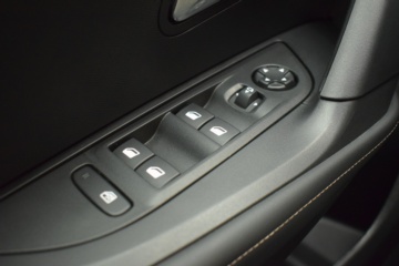 PEUGEOT 2008 ALLURE N2008 Hybrid 145 eDCS6 - Ítem14