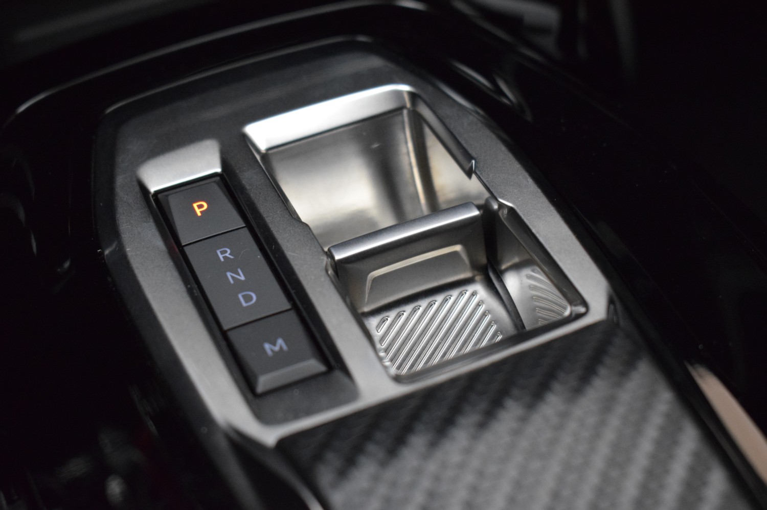 PEUGEOT 2008 ALLURE N2008 Hybrid 145 eDCS6 - Ítem16