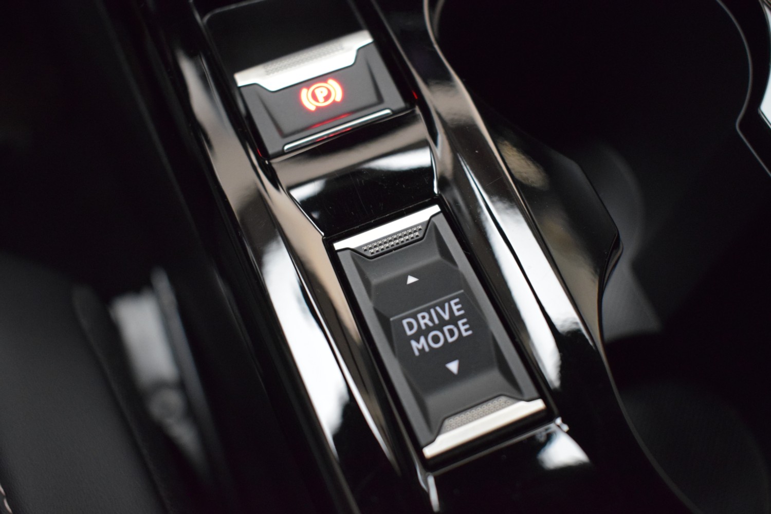 PEUGEOT 2008 ALLURE N2008 Hybrid 145 eDCS6 - Ítem17