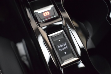 PEUGEOT 2008 ALLURE N2008 Hybrid 145 eDCS6 - Ítem17