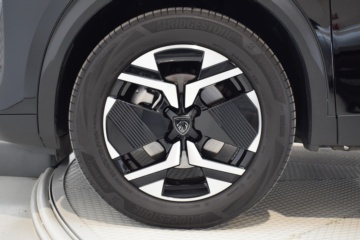 PEUGEOT 2008 ALLURE N2008 Hybrid 145 eDCS6 - Ítem8