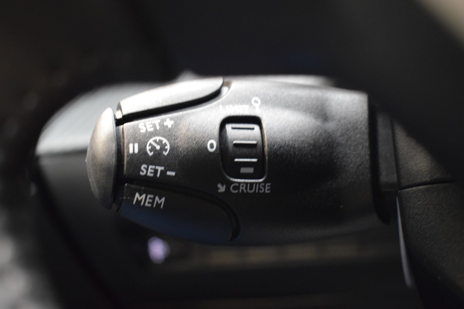 PEUGEOT 2008 ALLURE N2008 Hybrid 145 eDCS6 - Ítem12