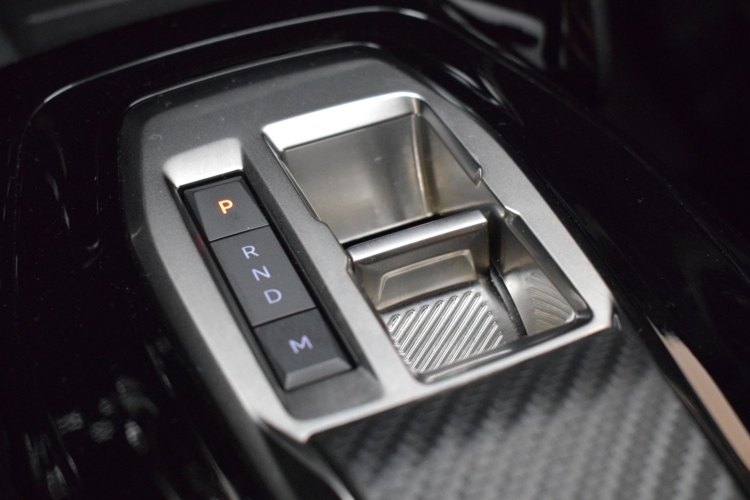 PEUGEOT 2008 ALLURE N2008 Hybrid 145 eDCS6 - Ítem16