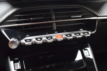 PEUGEOT 2008 ALLURE N2008 Hybrid 145 eDCS6 - Ítem20