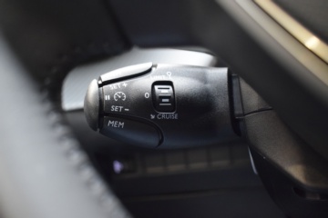 PEUGEOT 2008 ALLURE N2008 Hybrid 145 eDCS6 - Ítem13