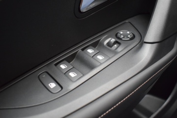 PEUGEOT 2008 ALLURE N2008 Hybrid 145 eDCS6 - Ítem15