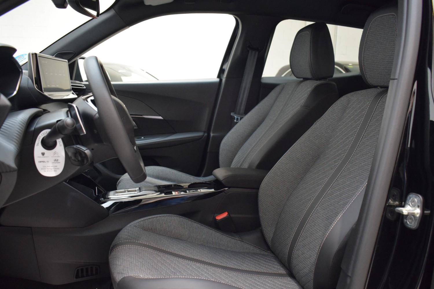 PEUGEOT 2008 ALLURE N2008 Hybrid 145 eDCS6 - Ítem21