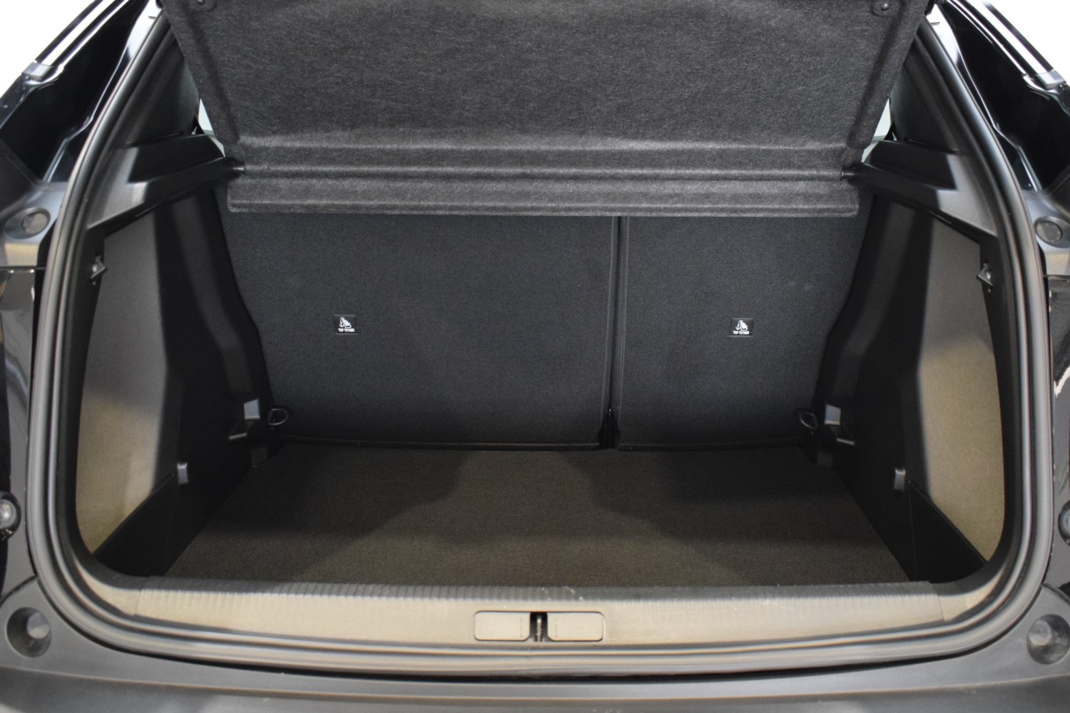 PEUGEOT 2008 ALLURE N2008 Hybrid 145 eDCS6 - Ítem8