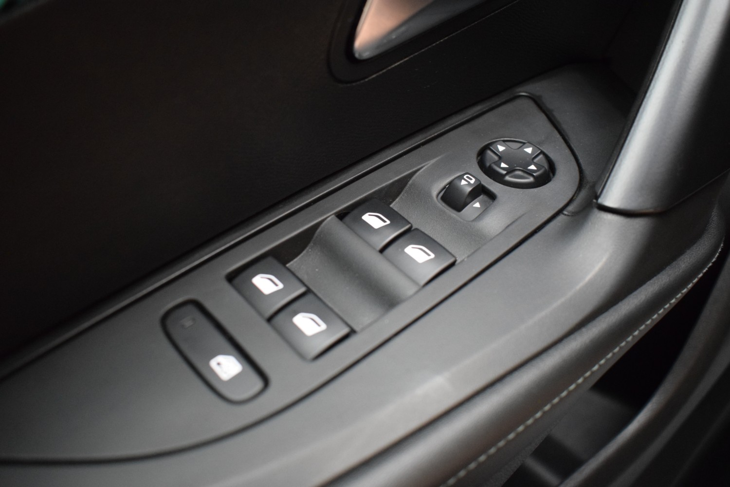 PEUGEOT 2008 ALLURE PACK 1.2 Puretech 100cv S&S BVM6 - Ítem14