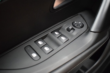 PEUGEOT 2008 ALLURE PACK 1.2 Puretech 100cv S&S BVM6 - Ítem14
