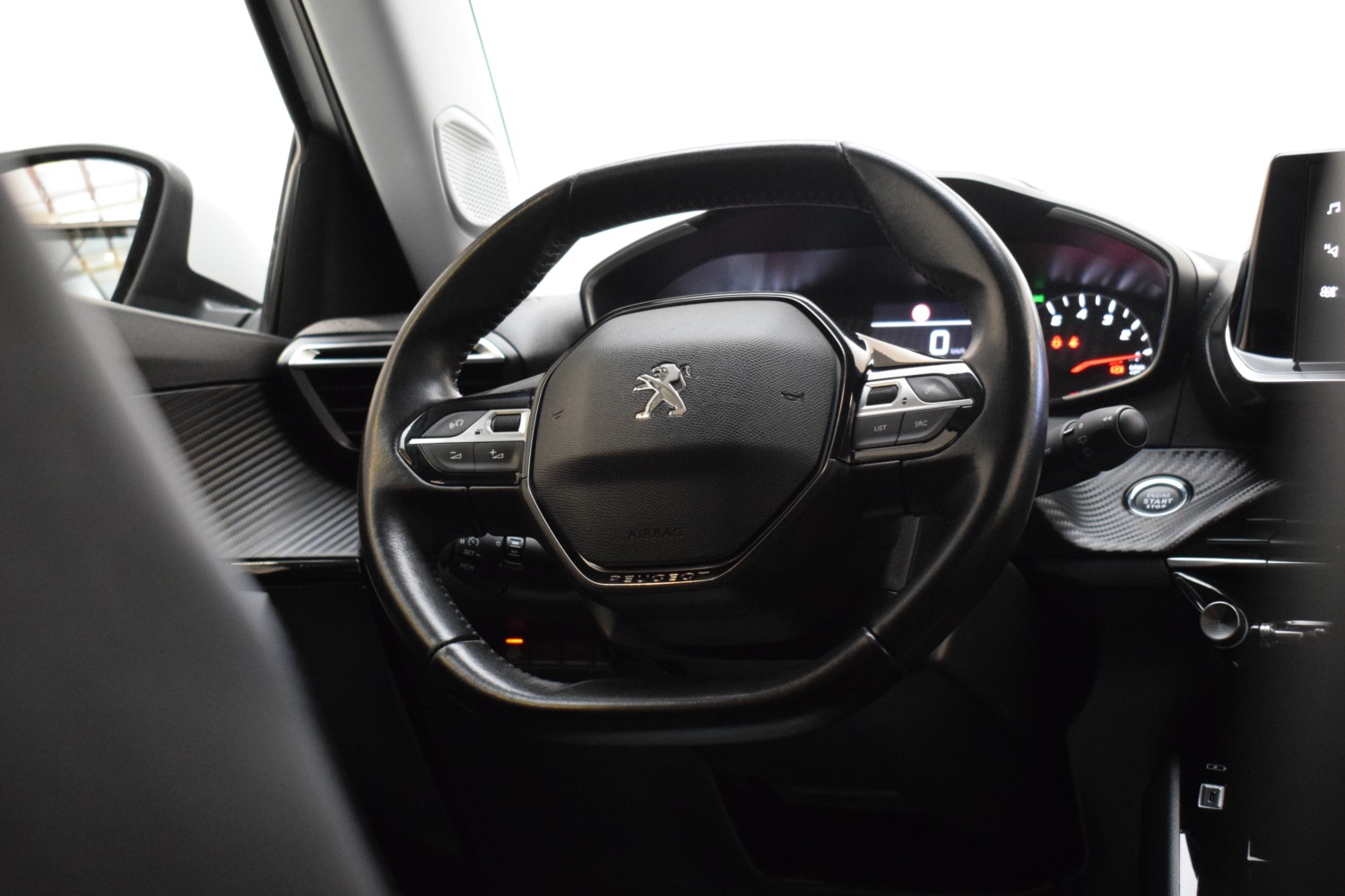 PEUGEOT 2008 ALLURE PACK 1.2 Puretech 100cv S&S BVM6 - Ítem21