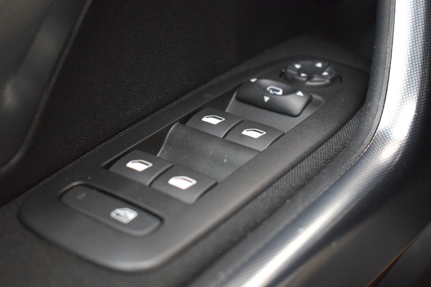 PEUGEOT 2008 ALLURE 1.2 PureTech 81KW (110CV) Auto - Ítem15