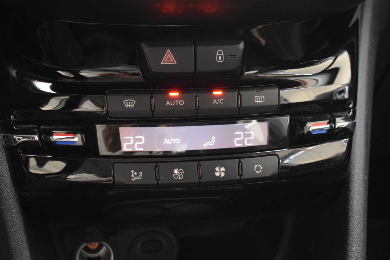 PEUGEOT 2008 ALLURE 1.2 PureTech 81KW (110CV) Auto - Ítem20