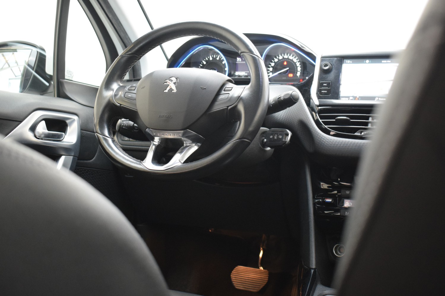 PEUGEOT 2008 ALLURE 1.2 PureTech 81KW (110CV) Auto - Ítem22