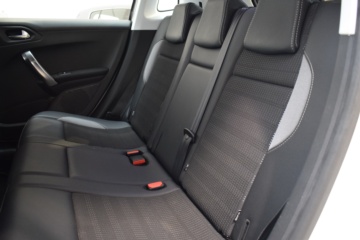 PEUGEOT 2008 ALLURE 1.2 PureTech 81KW (110CV) Auto - Ítem23