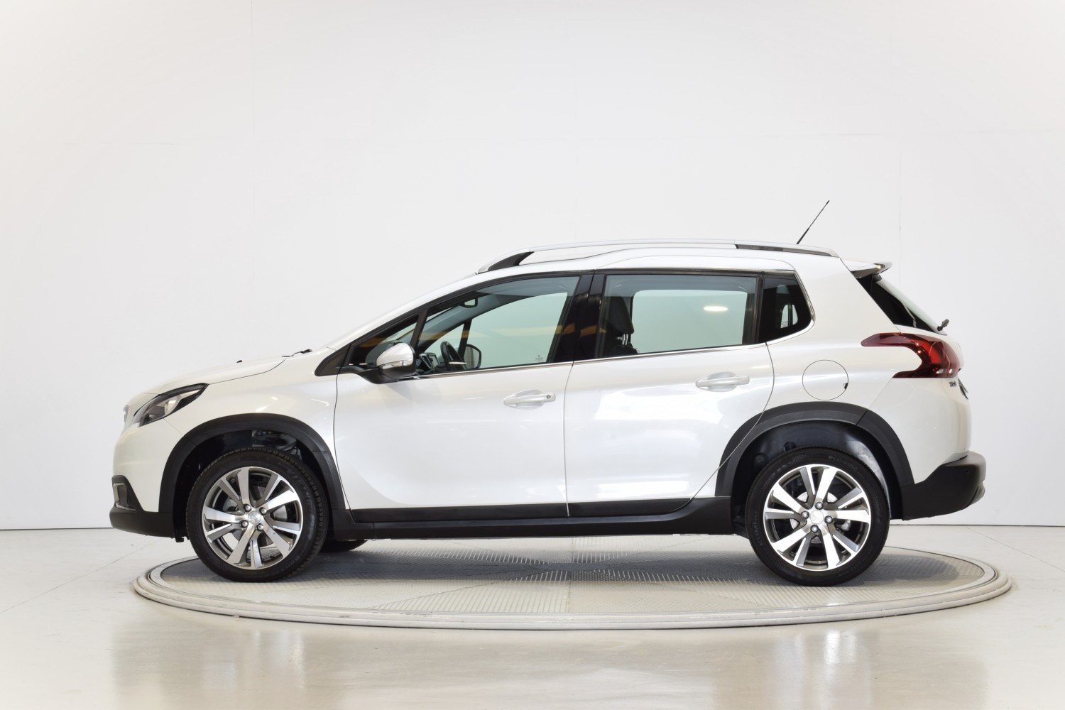 PEUGEOT 2008 ALLURE 1.2 PureTech 81KW (110CV) Auto - Ítem1