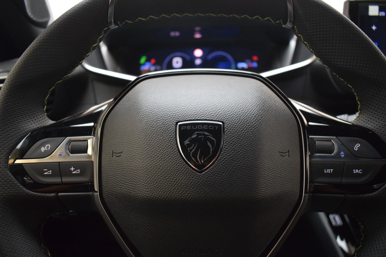 PEUGEOT 2008 GT EXCLUSIVE Hybrid 145 eDCS6 - Ítem10