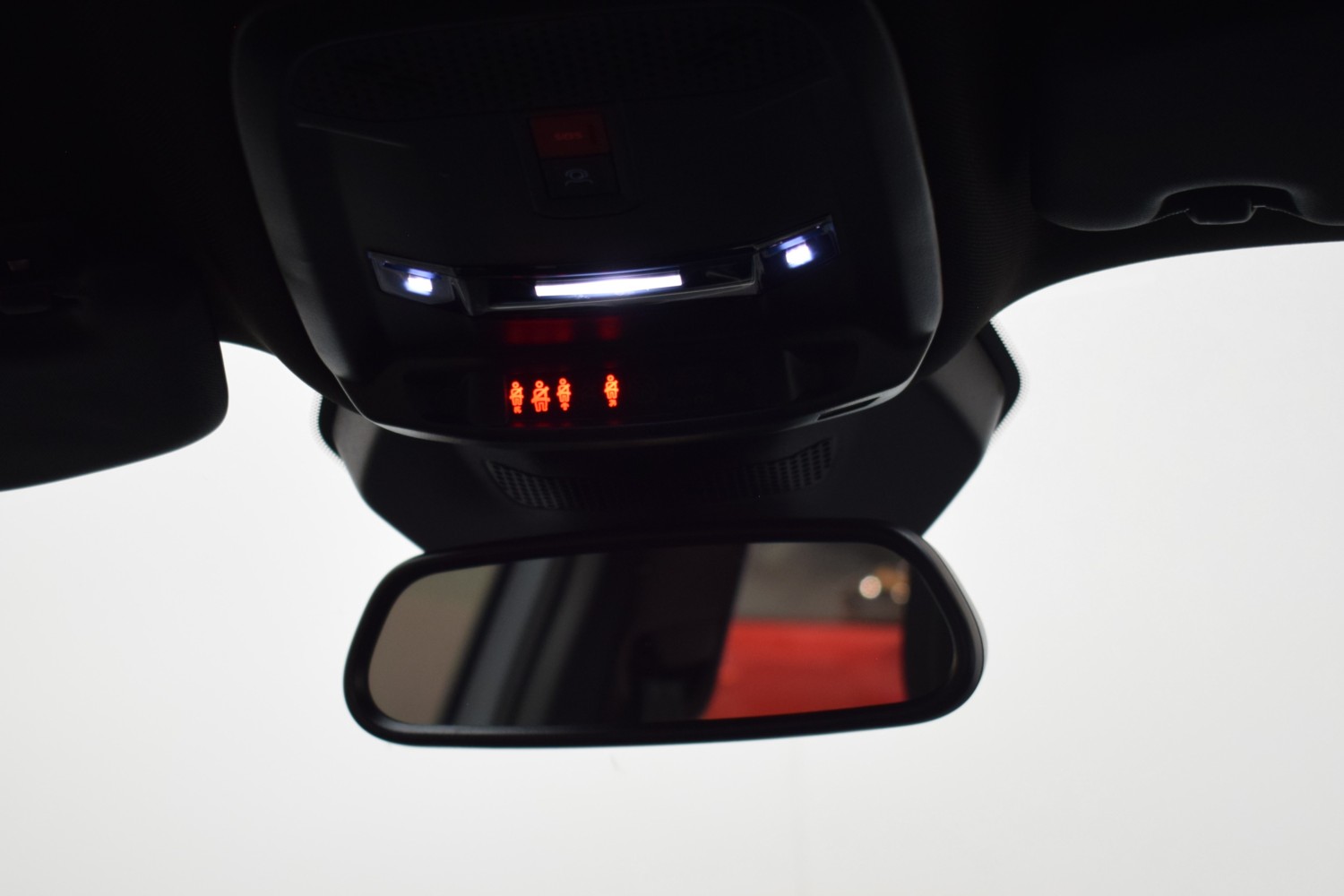 PEUGEOT 2008 GT EXCLUSIVE Hybrid 145 eDCS6 - Ítem16