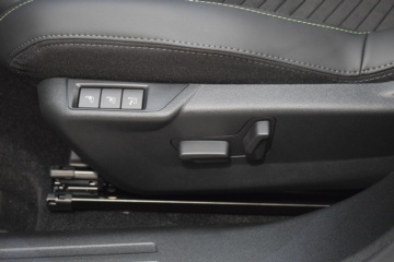 PEUGEOT 2008 GT EXCLUSIVE Hybrid 145 eDCS6 - Ítem19