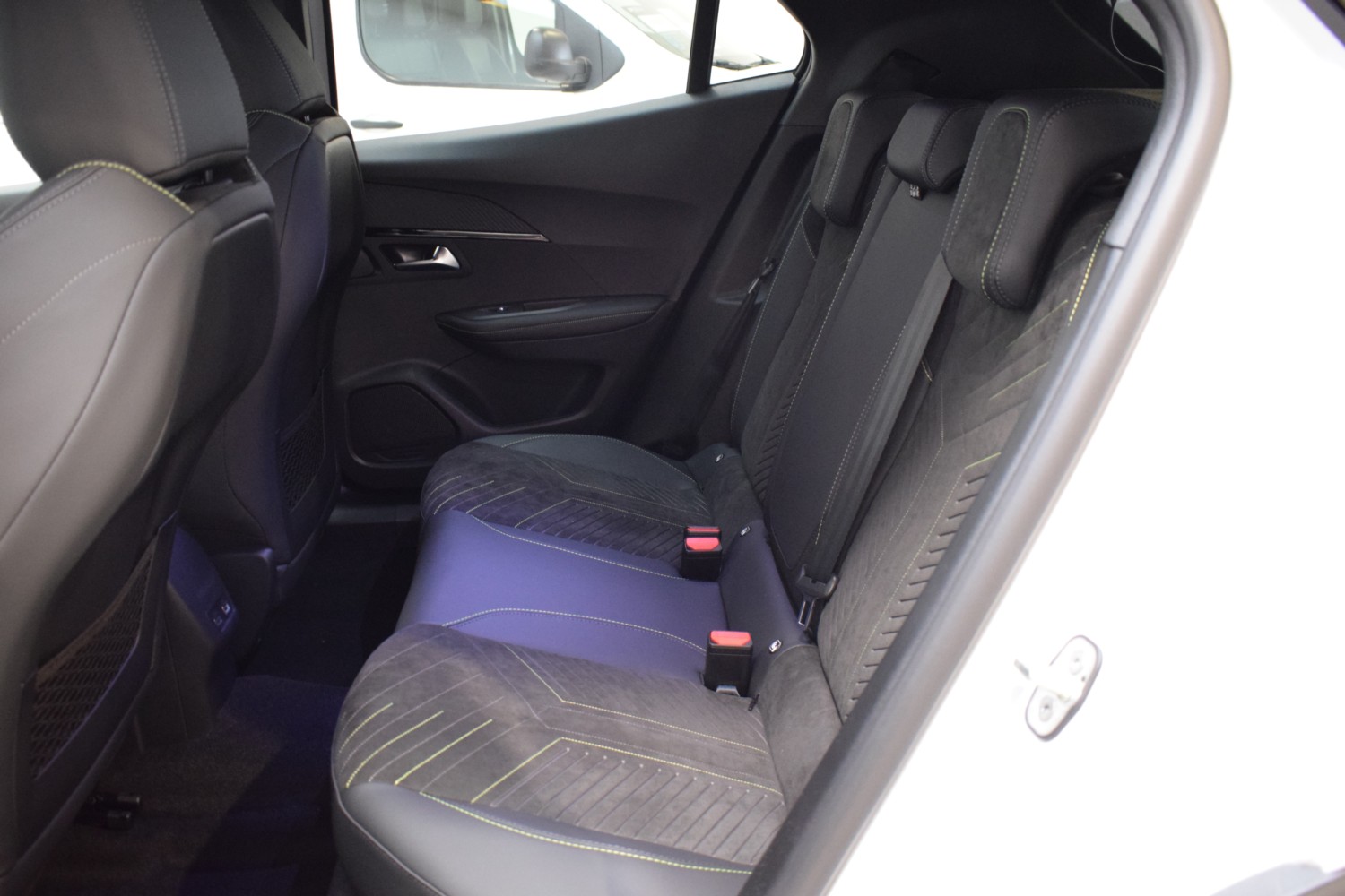 PEUGEOT 2008 GT EXCLUSIVE Hybrid 145 eDCS6 - Ítem22