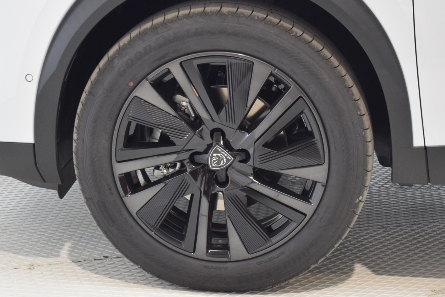 PEUGEOT 2008 GT EXCLUSIVE Hybrid 145 eDCS6 - Ítem8