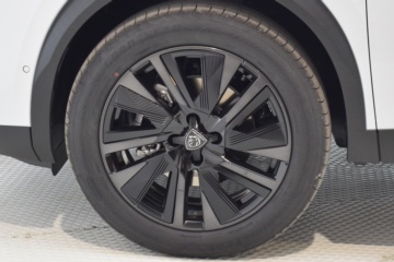 PEUGEOT 2008 GT EXCLUSIVE Hybrid 145 eDCS6 - Ítem8