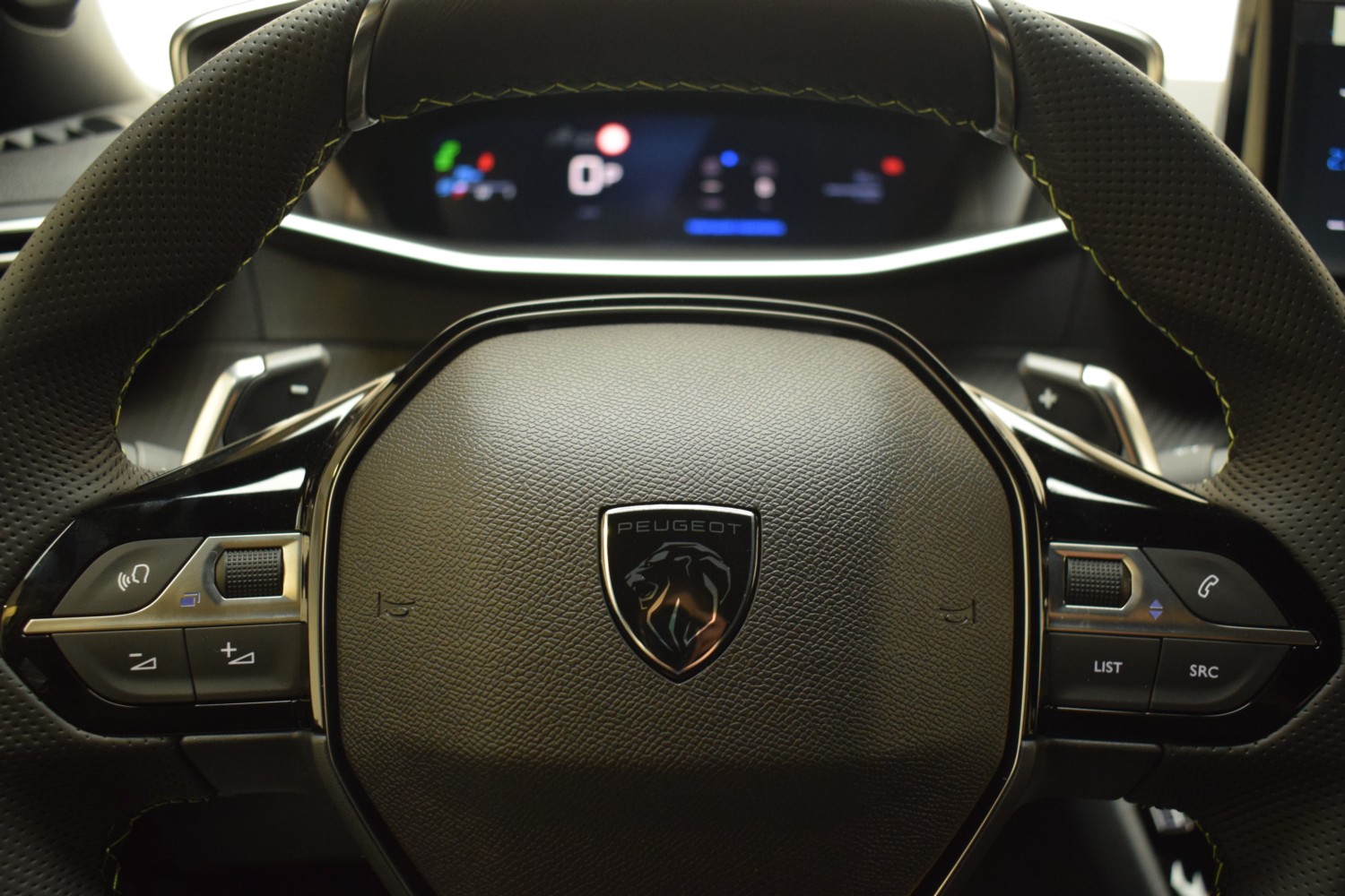PEUGEOT 2008 GT N2008 Hybrid 145 eDCS6 - Ítem11
