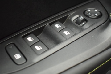 PEUGEOT 2008 GT N2008 Hybrid 145 eDCS6 - Ítem14