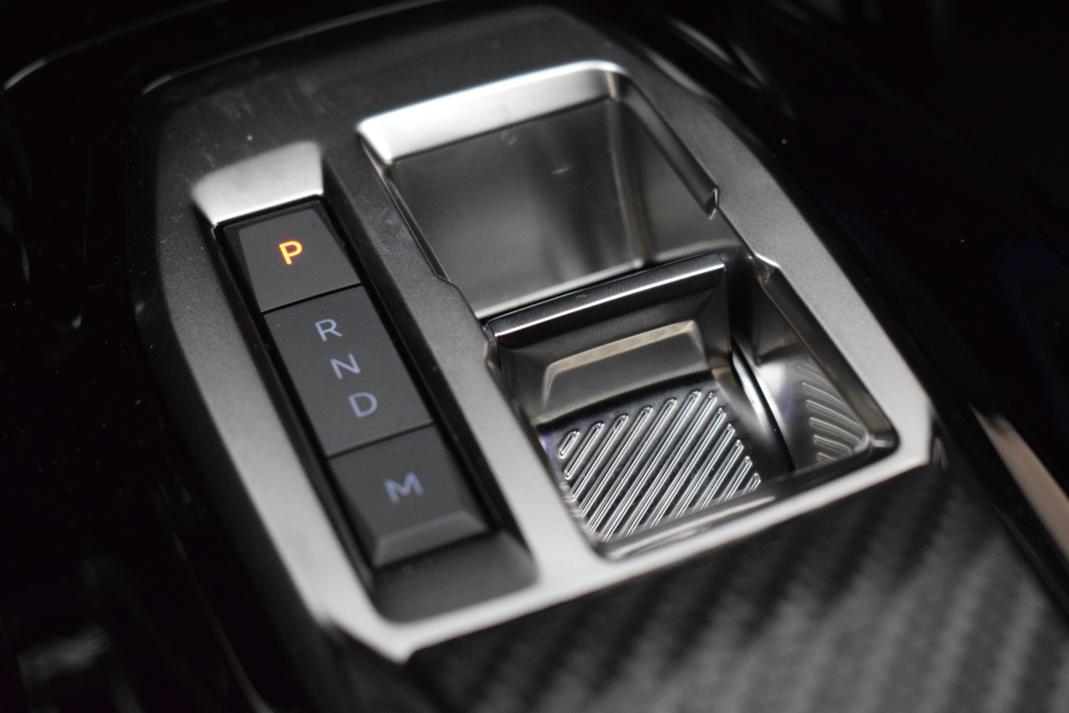 PEUGEOT 2008 GT N2008 Hybrid 145 eDCS6 - Ítem16